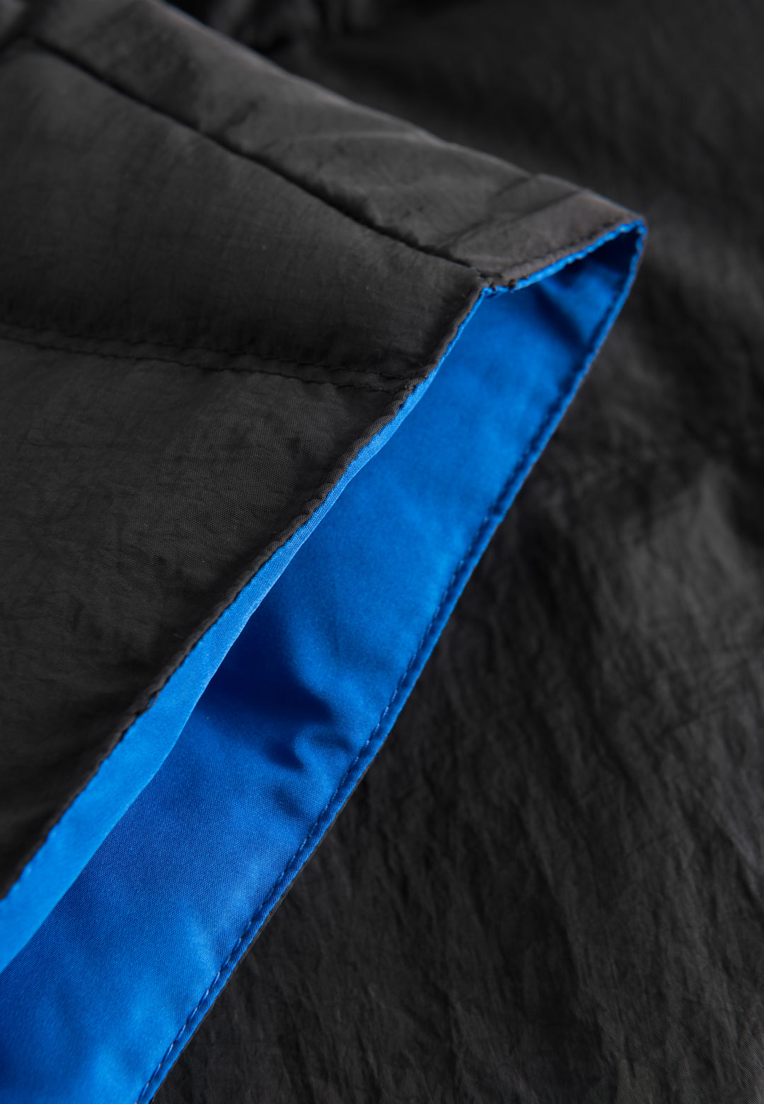LÄST Hooded Puffer Neckwarmer - Black/Brilliant Blue Neckwarmer Black/Brilliant Blue