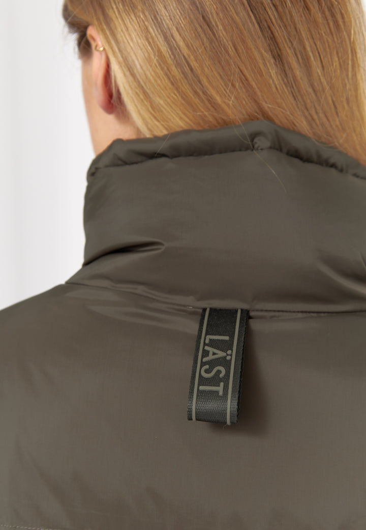 LÄST Short Puffer Jacket Black Olive Jackets Black Olive