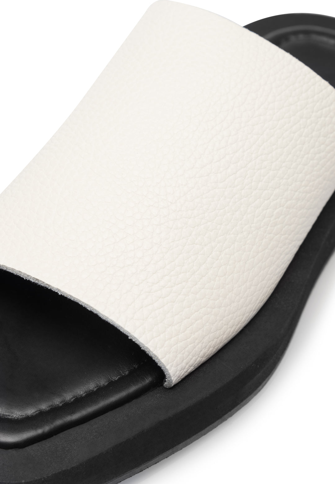 LÄST Soleima - Grained Leather - Off White Sandals Off White