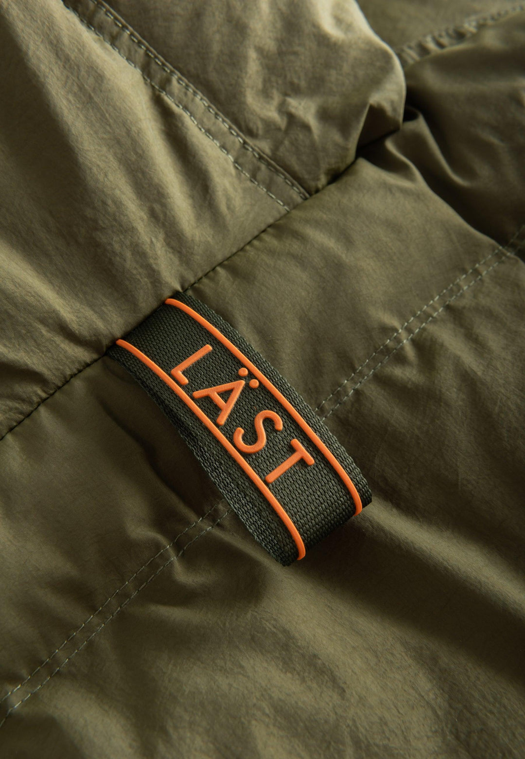| Sneakers Puffer Hooded Webshop Long Jacket | LÄST LÄST Scandinavian – Olive/Orange